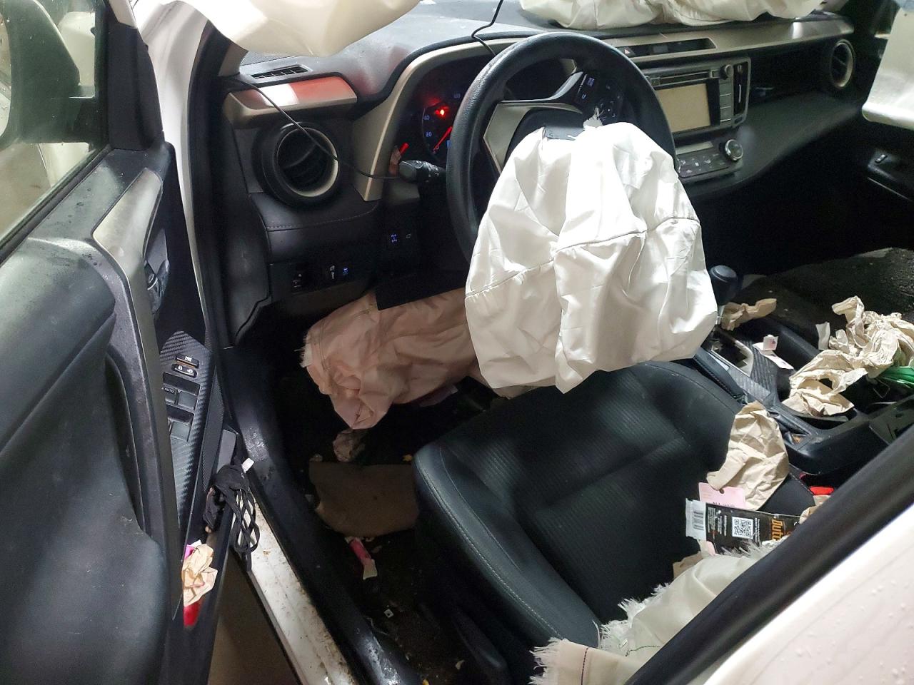 2015 TOYOTA RAV4 XLE photo 8
