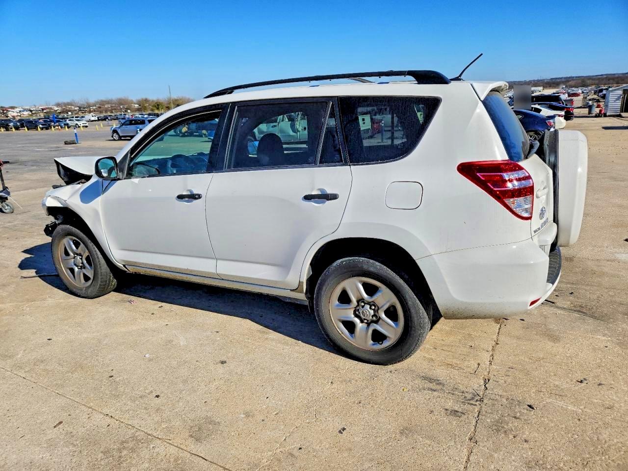 2010 TOYOTA RAV4 photo 2