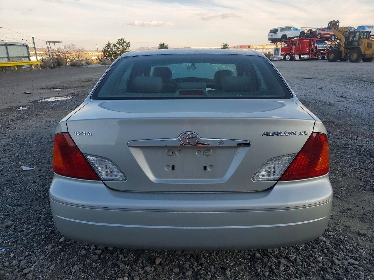 2001 TOYOTA AVALON XL photo 16