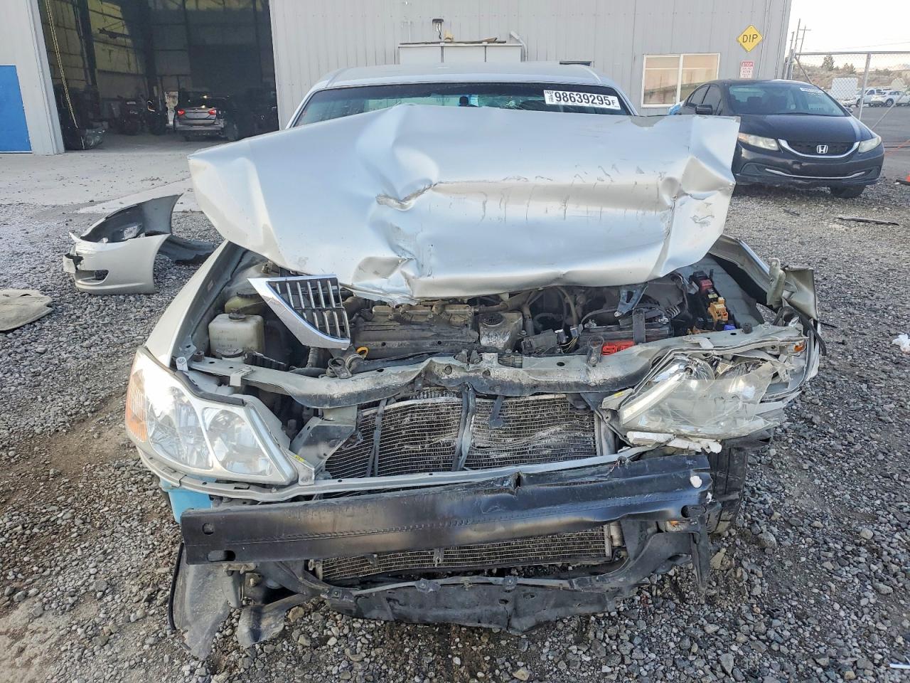 2001 TOYOTA AVALON XL photo 13