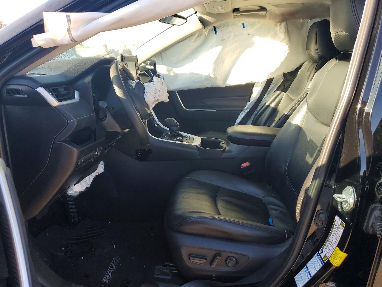 2022 TOYOTA RAV4 XLE photo 13