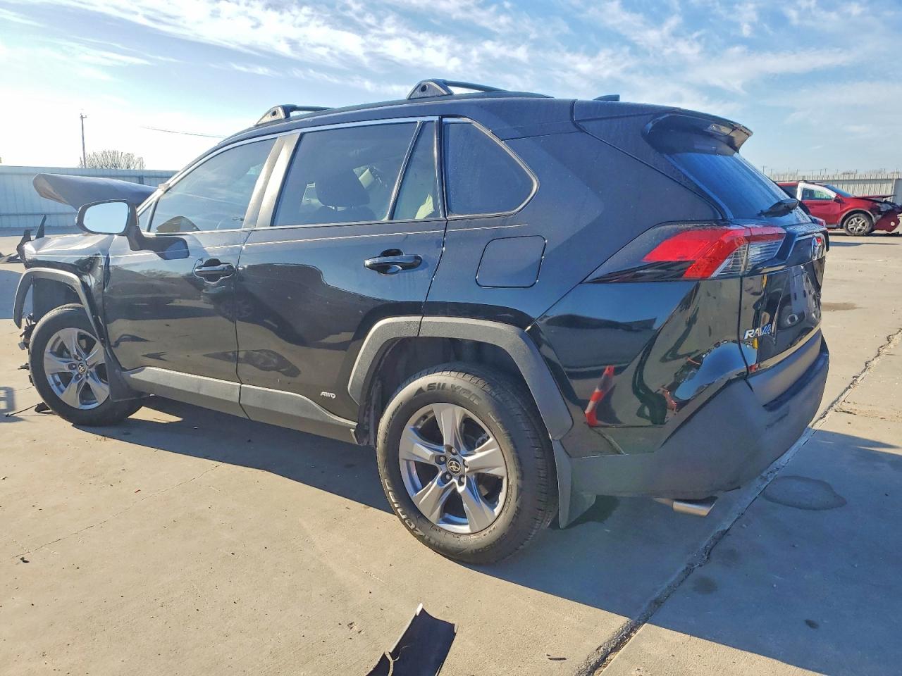 2022 TOYOTA RAV4 XLE photo 3