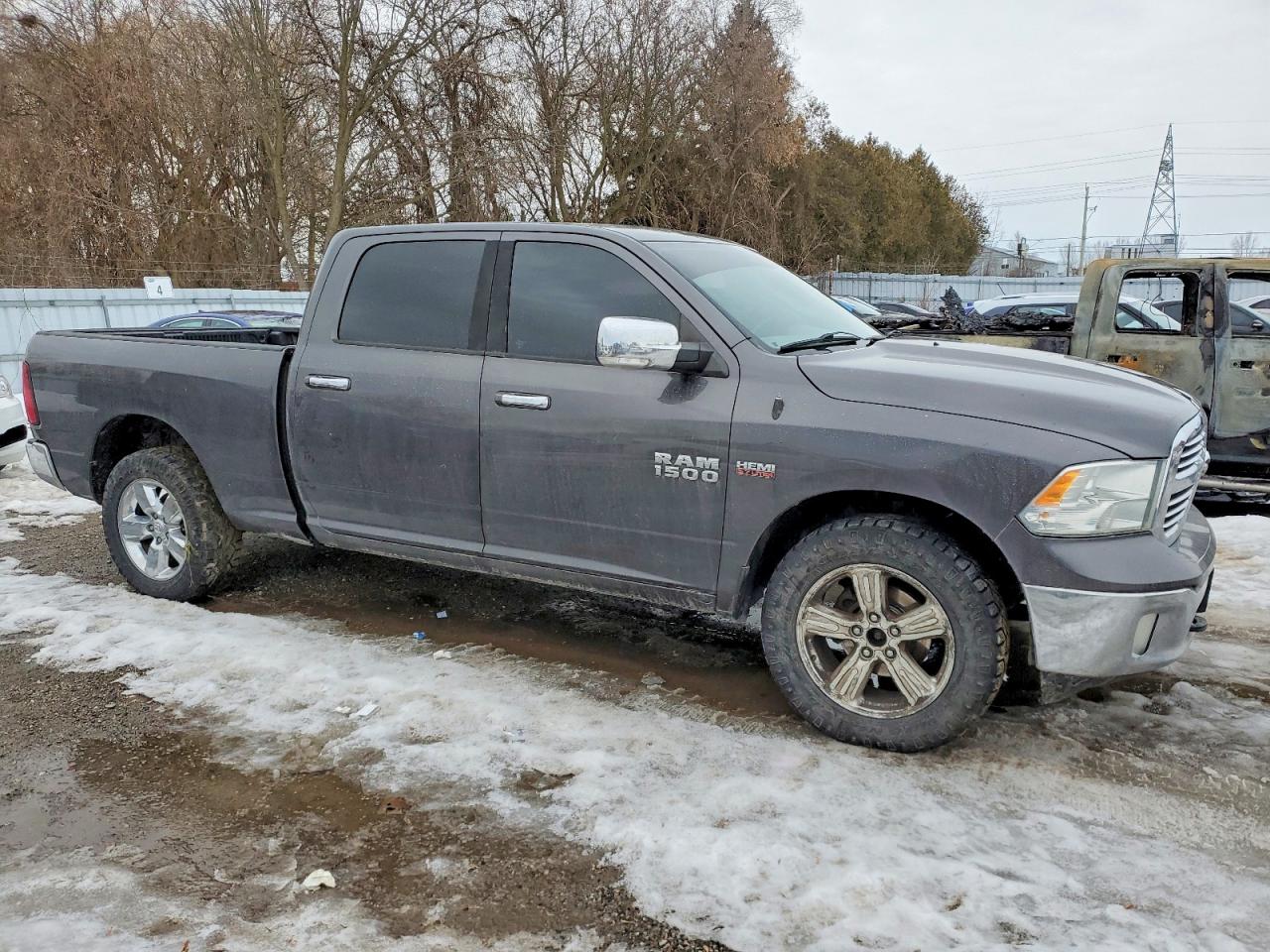2014 RAM 1500 SLT photo 4