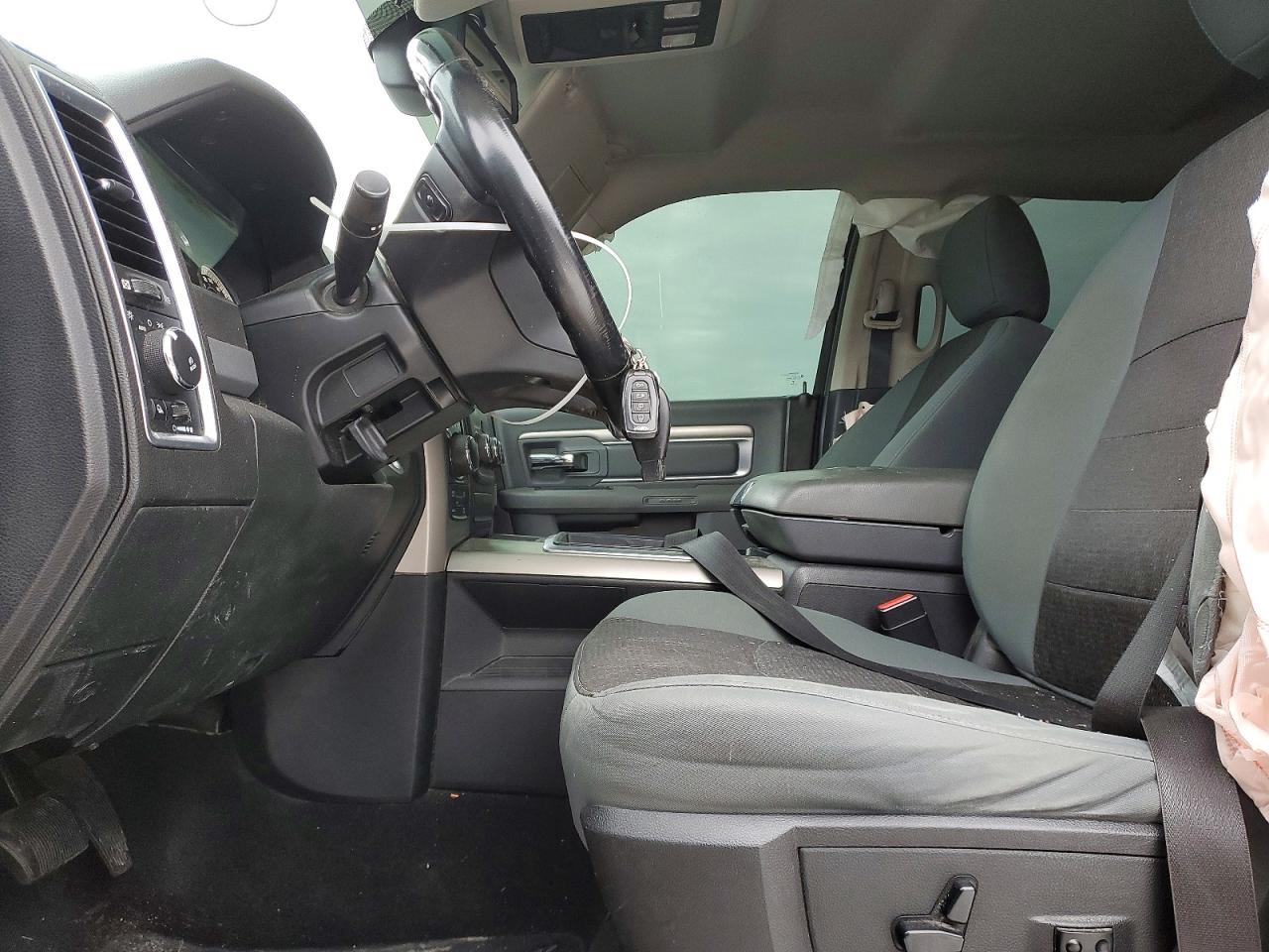 2014 RAM 1500 SLT photo 7