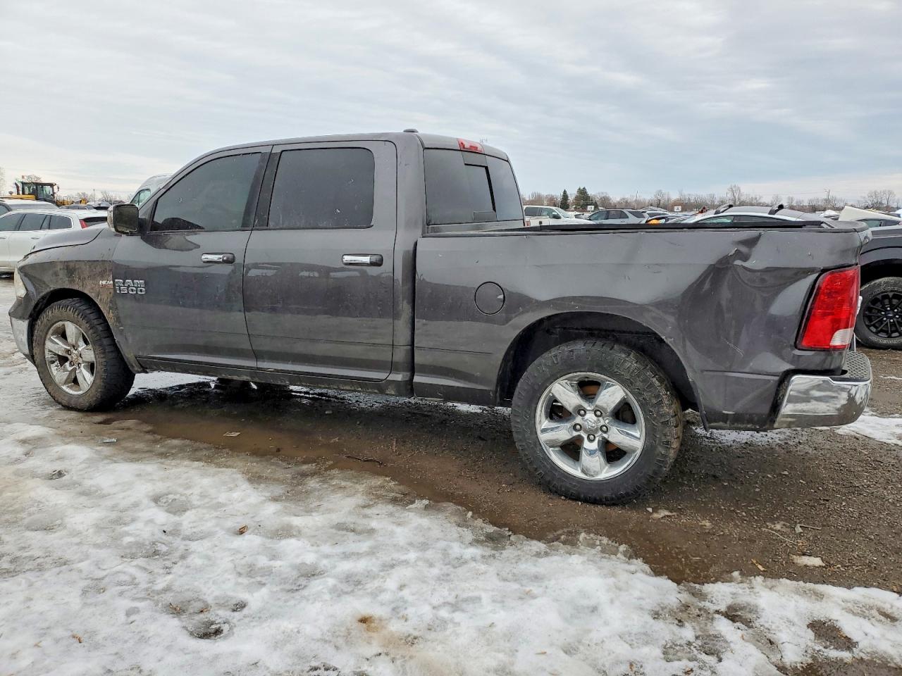 2014 RAM 1500 SLT photo 2