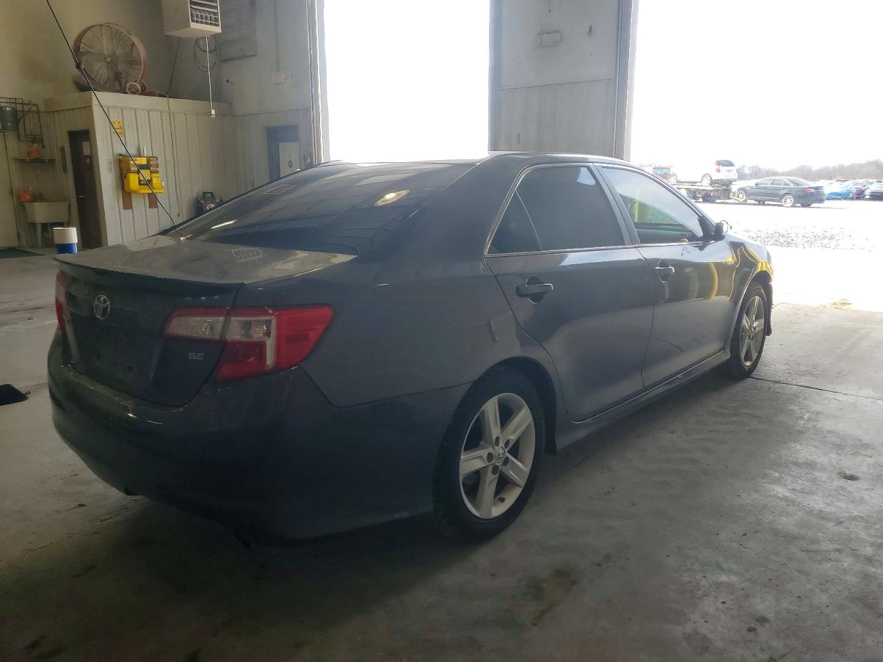 2014 TOYOTA CAMRY L photo 3