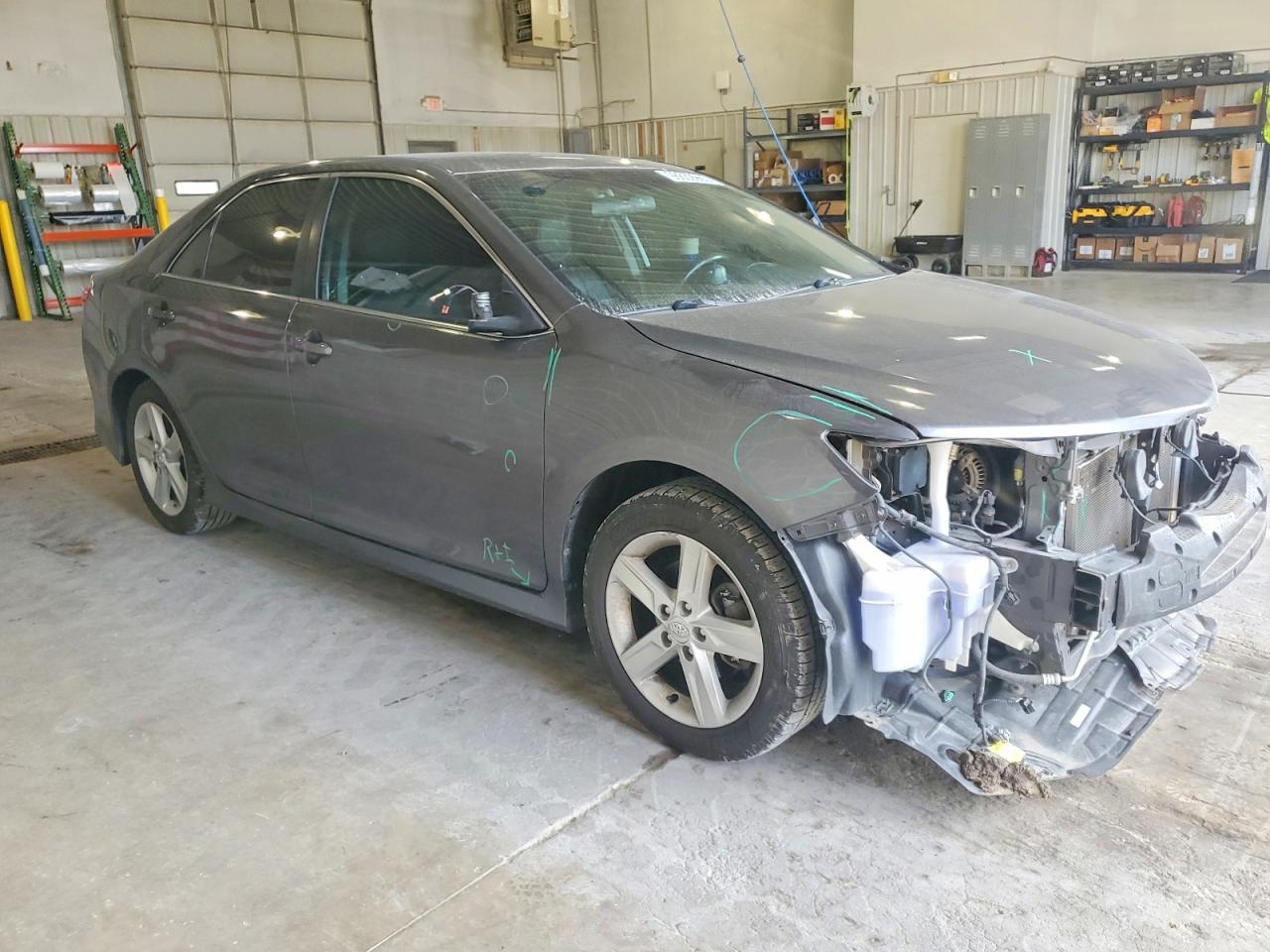 2014 TOYOTA CAMRY L photo 4