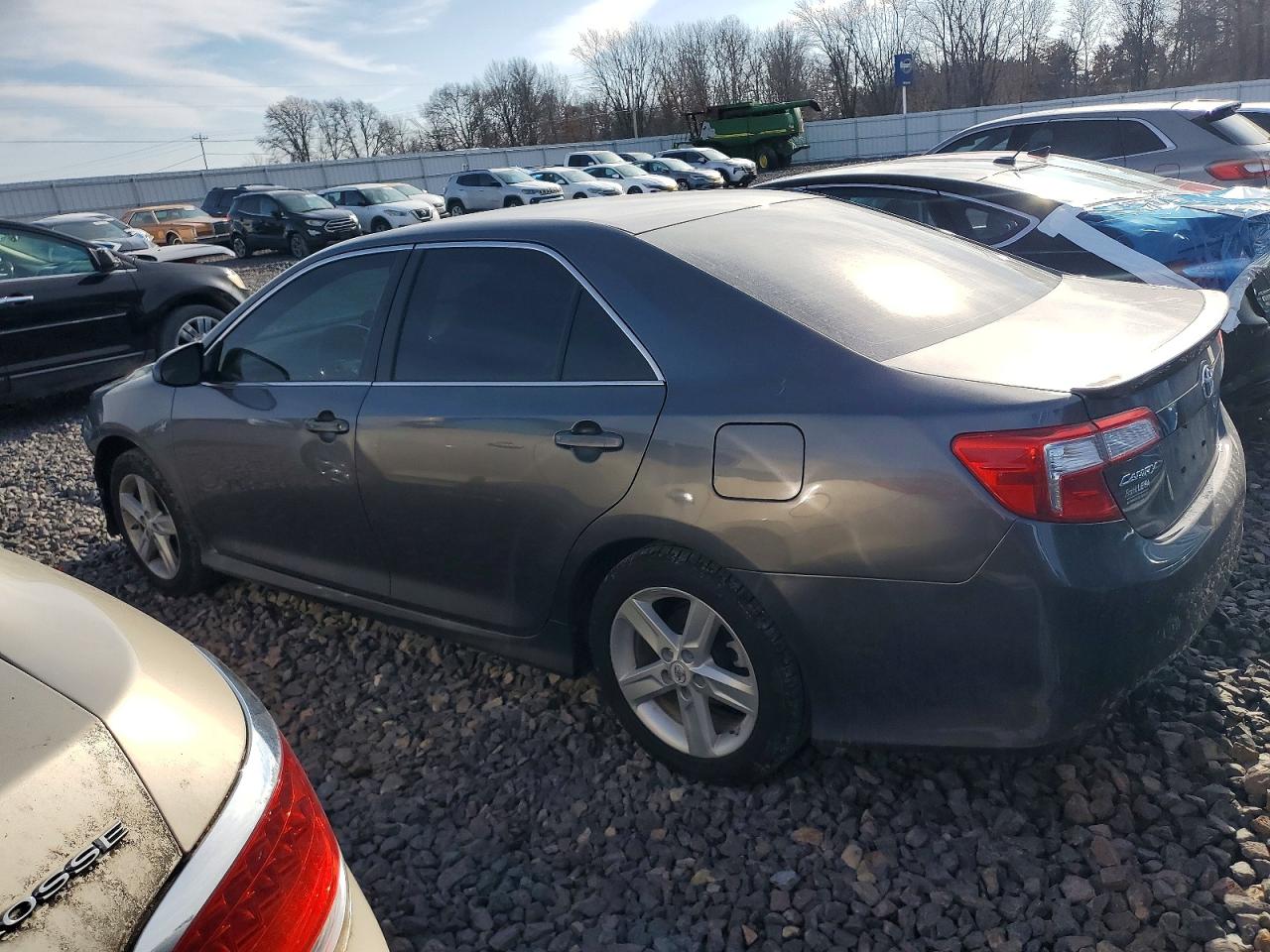 2014 TOYOTA CAMRY L photo 2