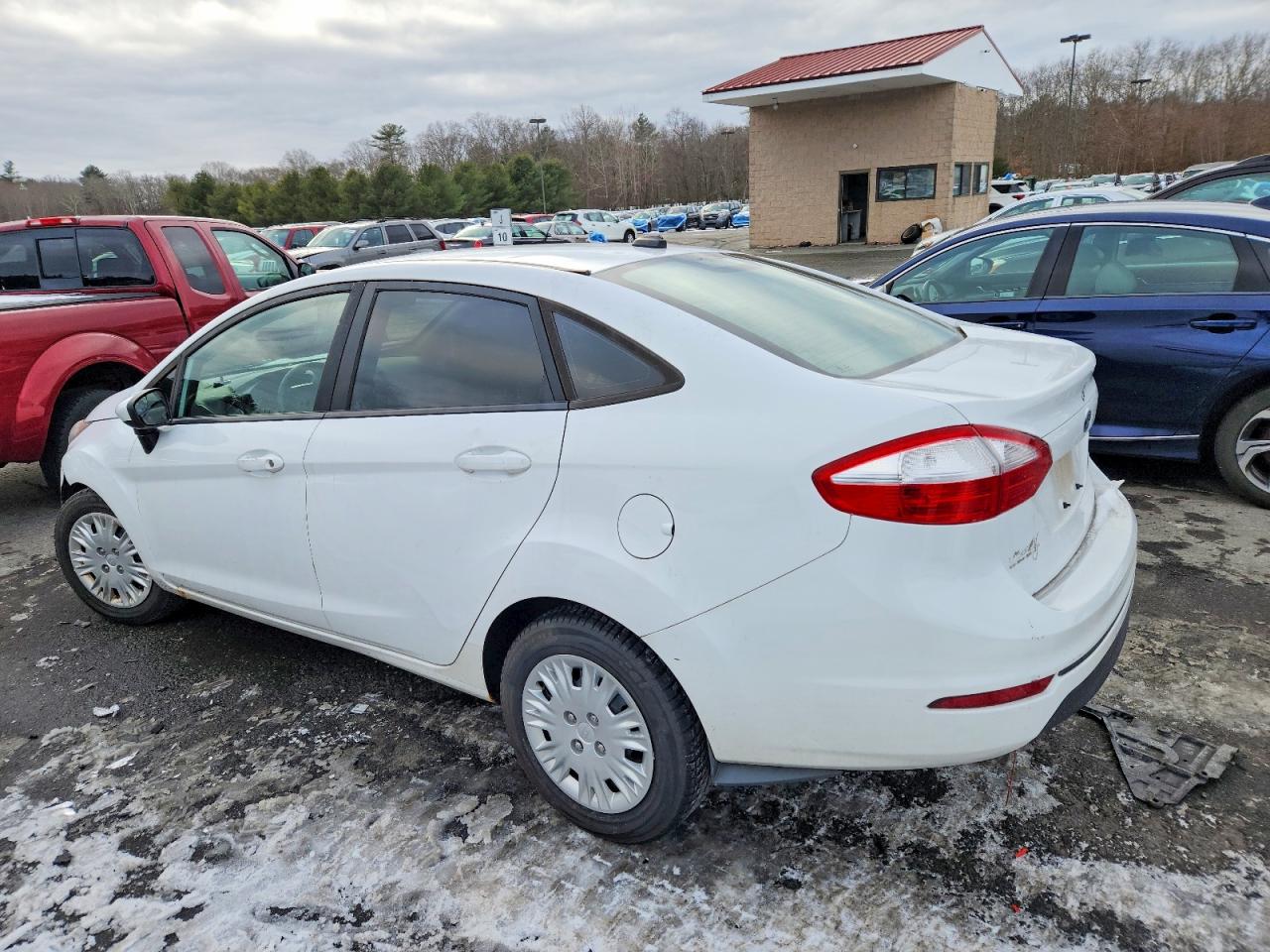 2015 FORD FIESTA S photo 2