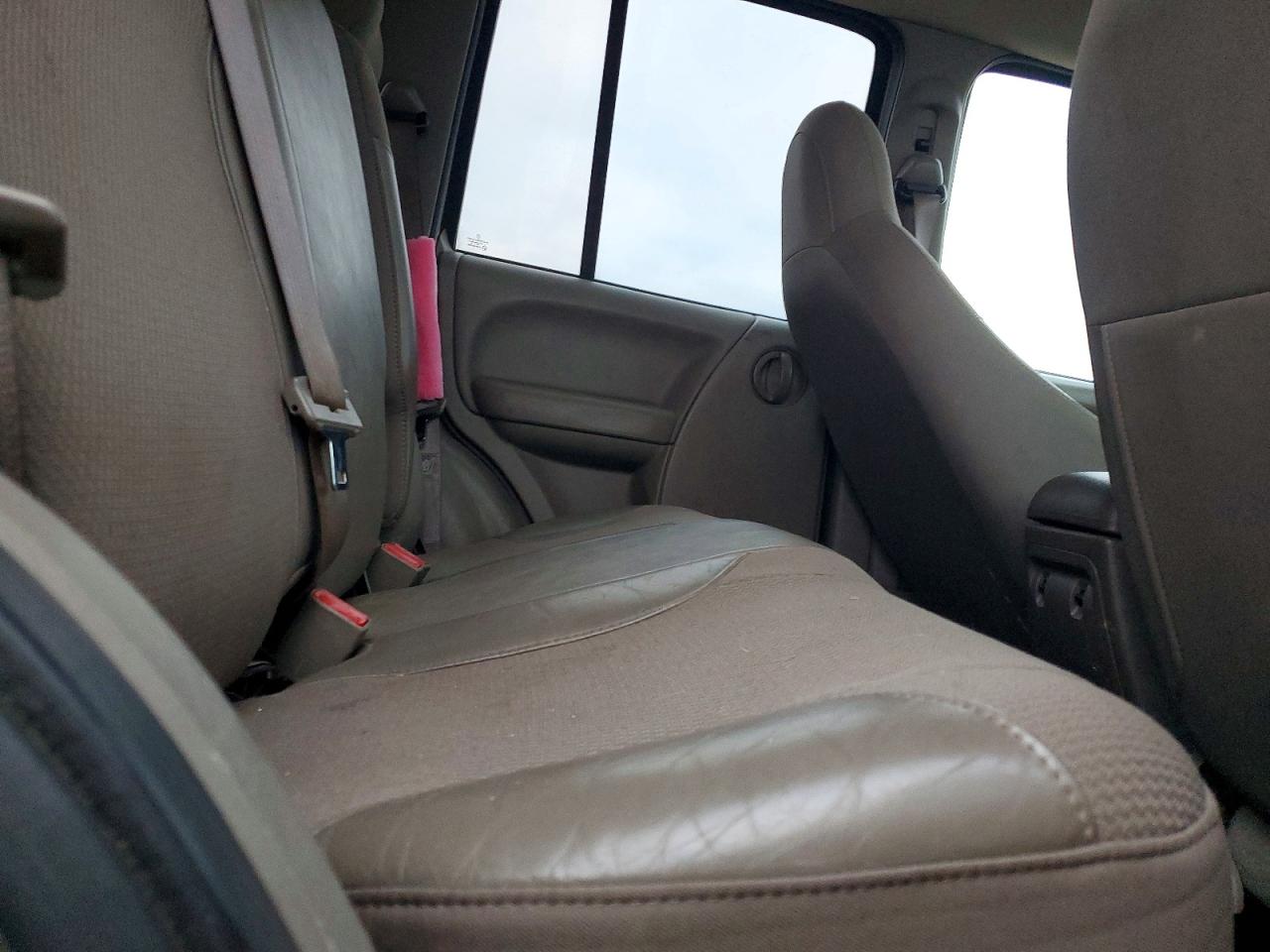 2004 JEEP LIBERTY RENEGADE photo 11