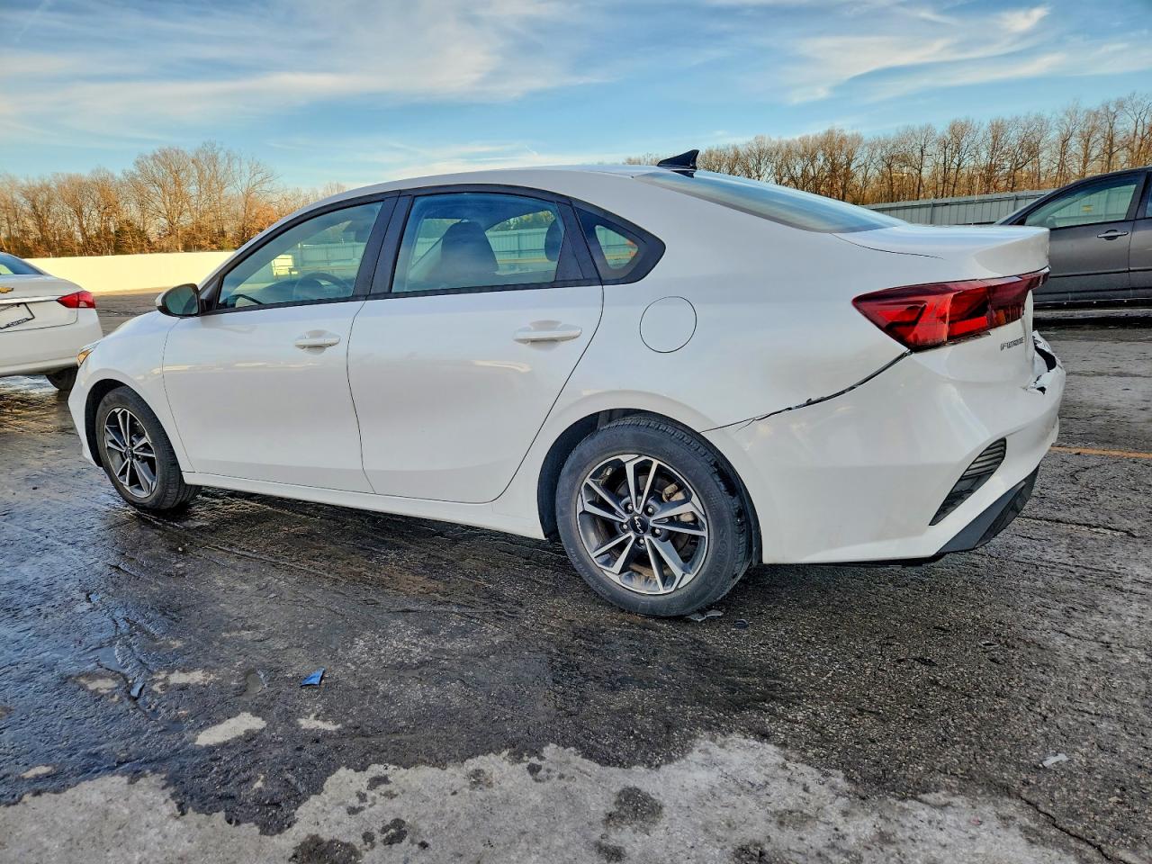 2023 KIA FORTE LXS photo 2