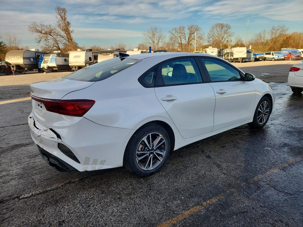 2023 KIA FORTE LXS photo 3