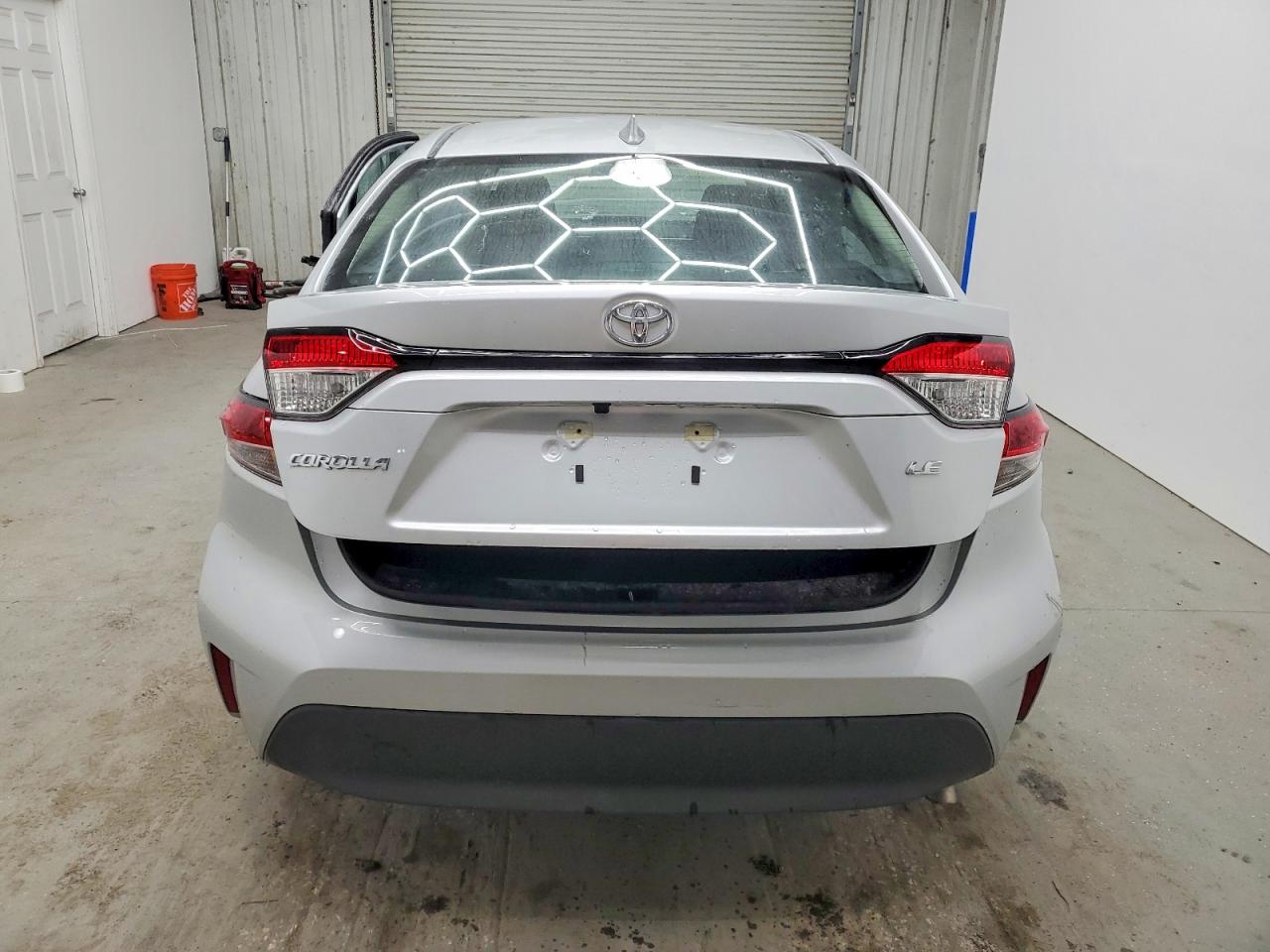 2025 TOYOTA COROLLA LE photo 6