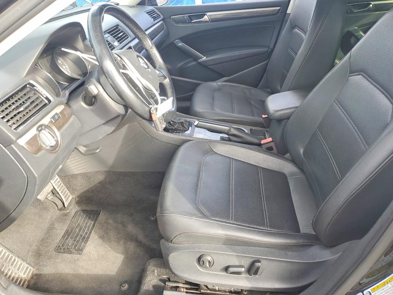 2017 VOLKSWAGEN PASSAT SE photo 7