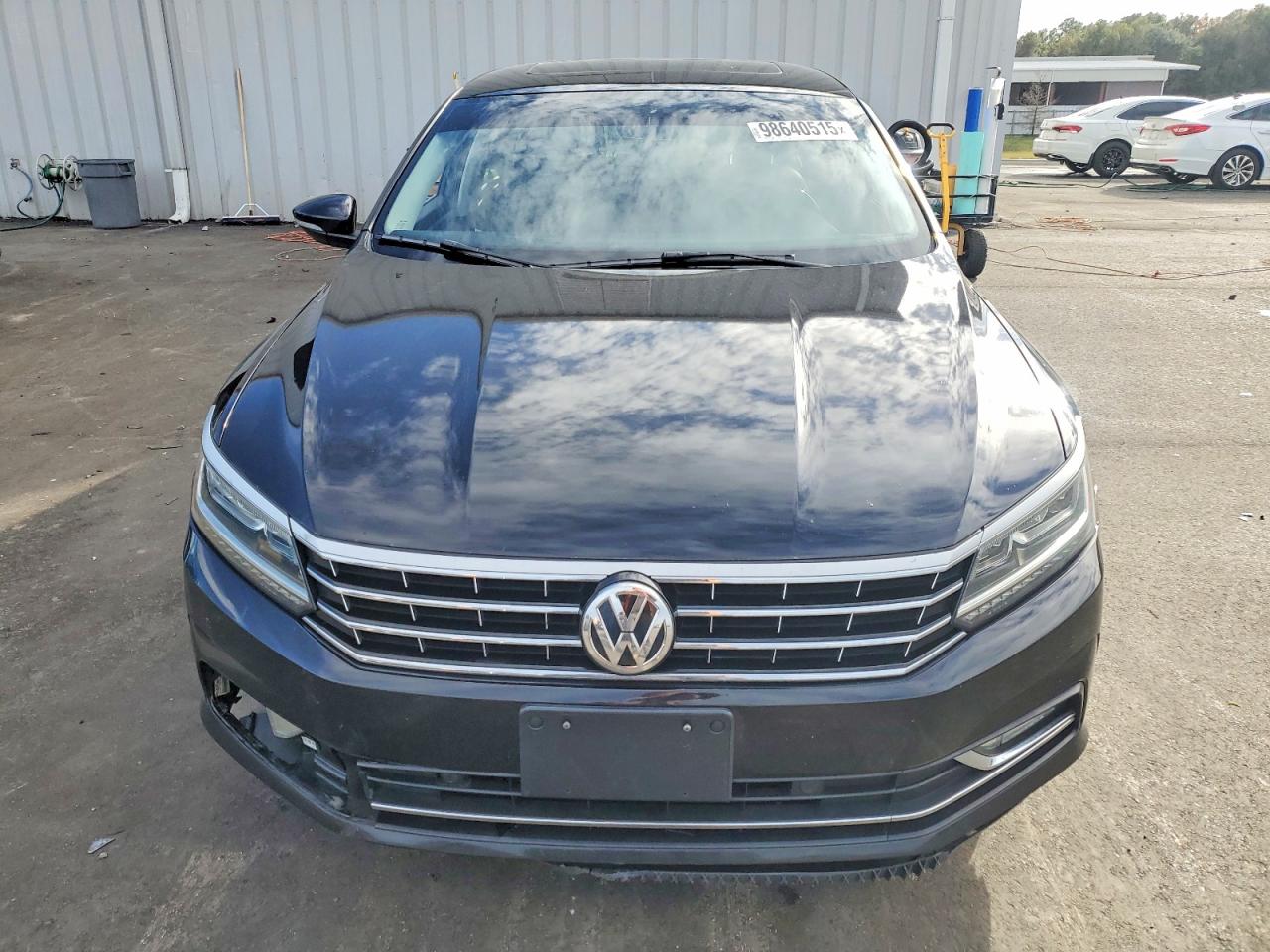 2017 VOLKSWAGEN PASSAT SE photo 5