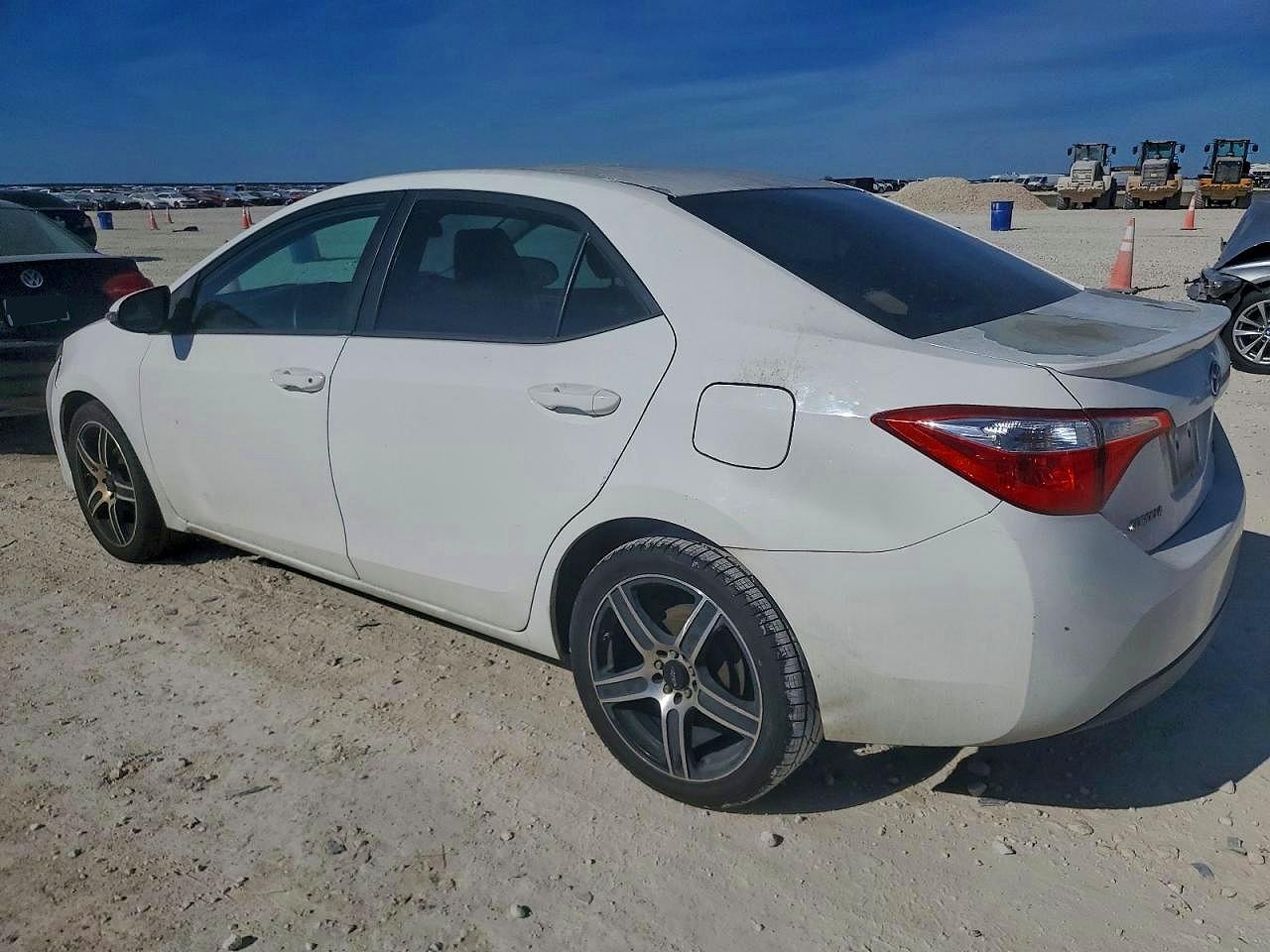 2014 TOYOTA COROLLA L photo 2