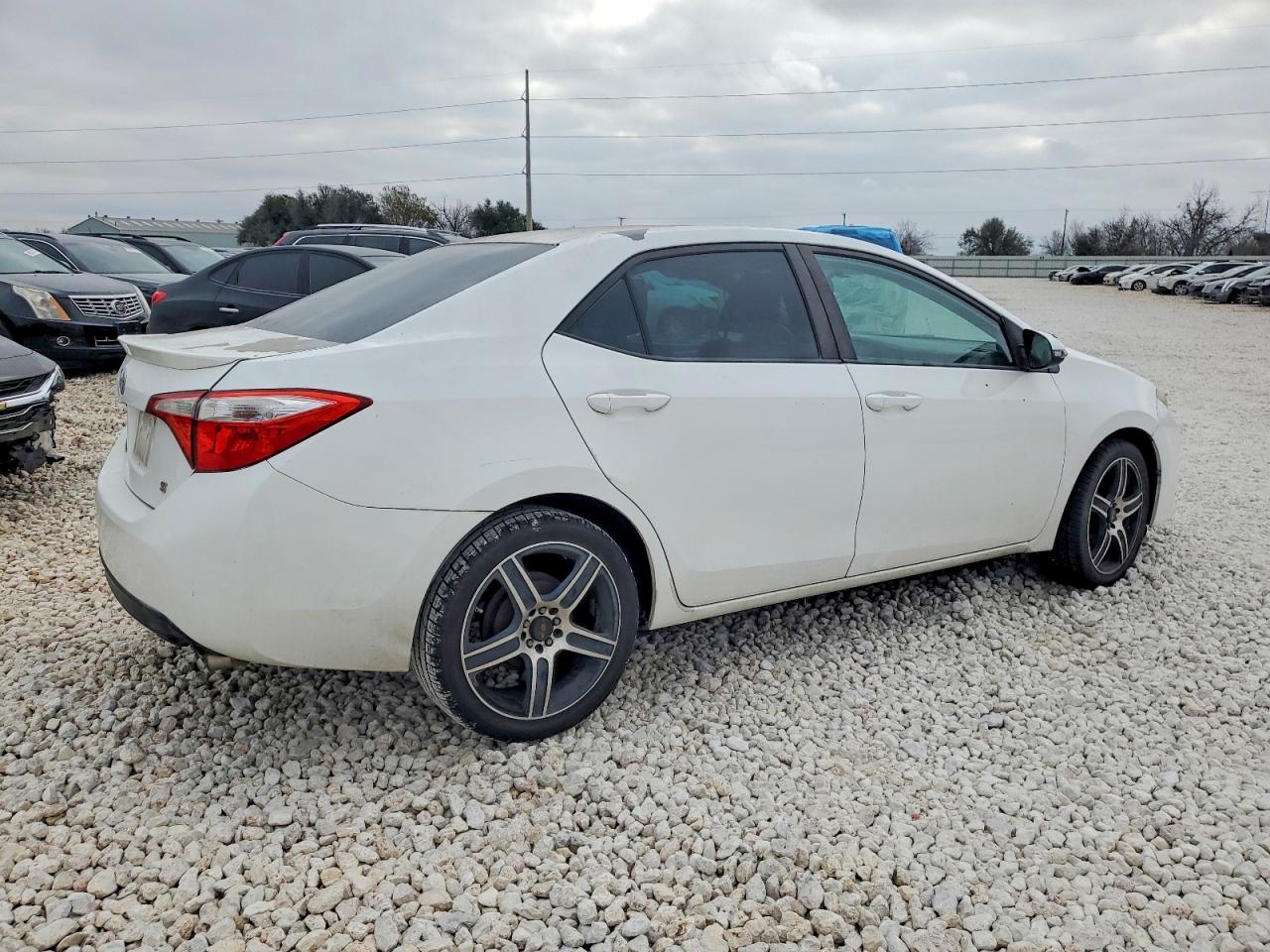 2014 TOYOTA COROLLA L photo 3