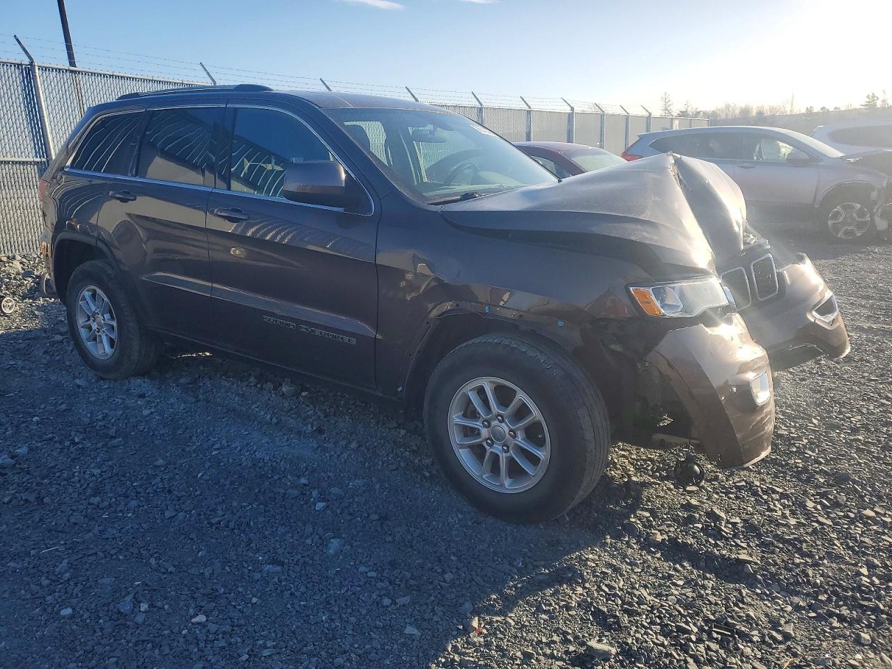 2019 JEEP GRAND CHEROKEE LAREDO photo 4