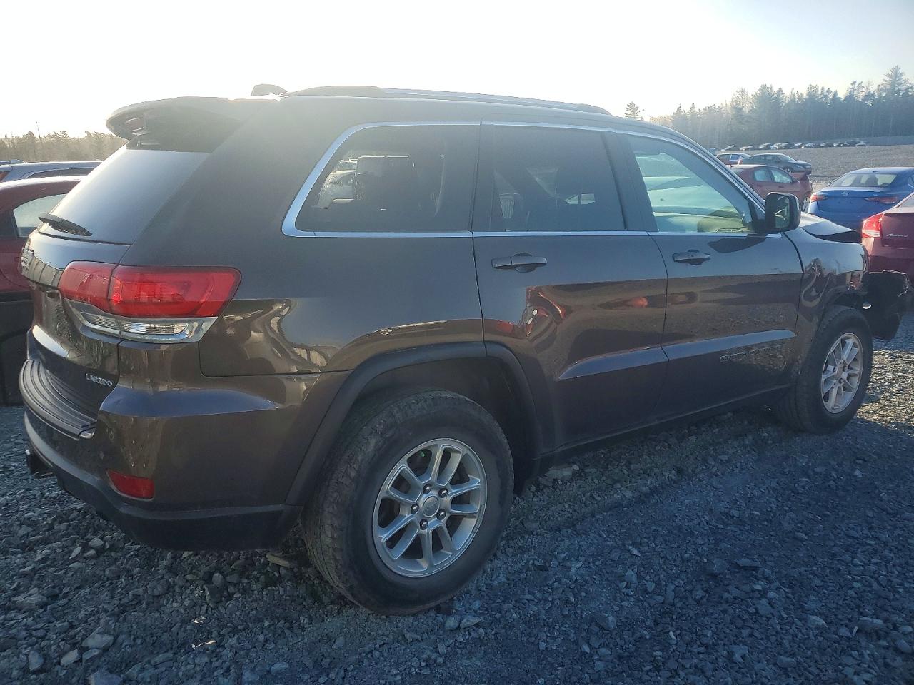 2019 JEEP GRAND CHEROKEE LAREDO photo 3
