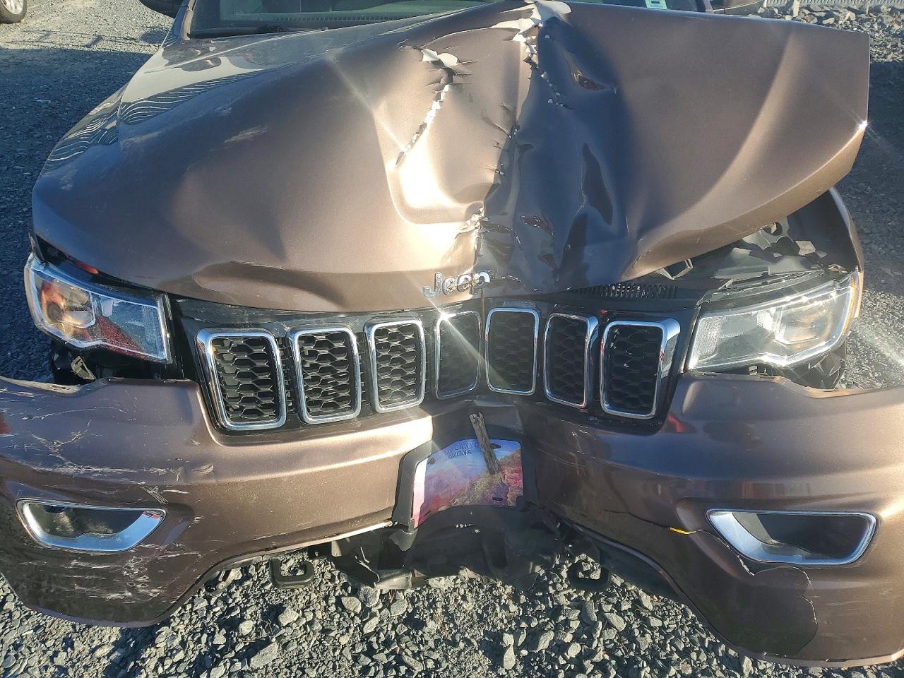 2019 JEEP GRAND CHEROKEE LAREDO photo 12