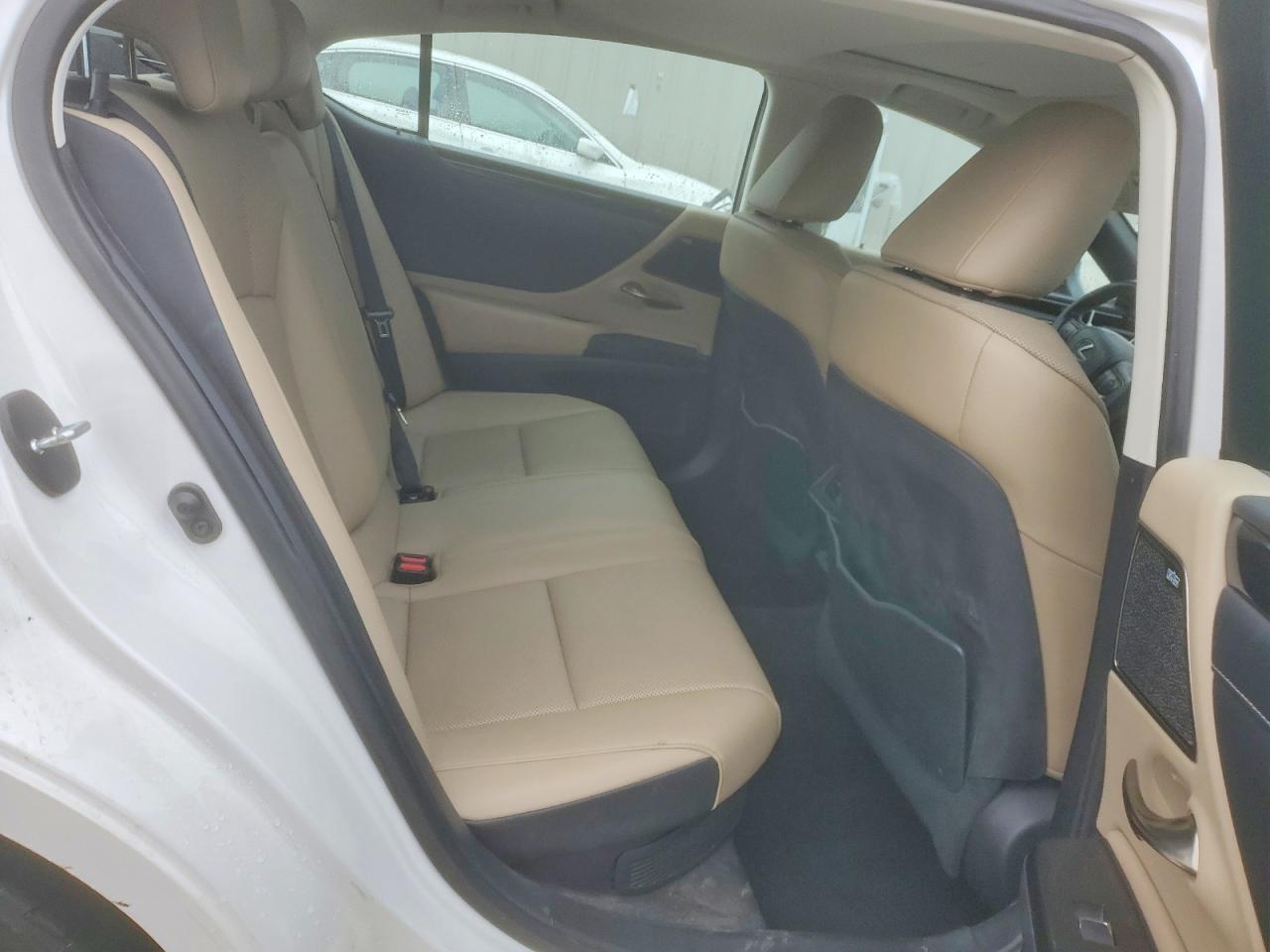 2021 LEXUS ES 300H photo 10