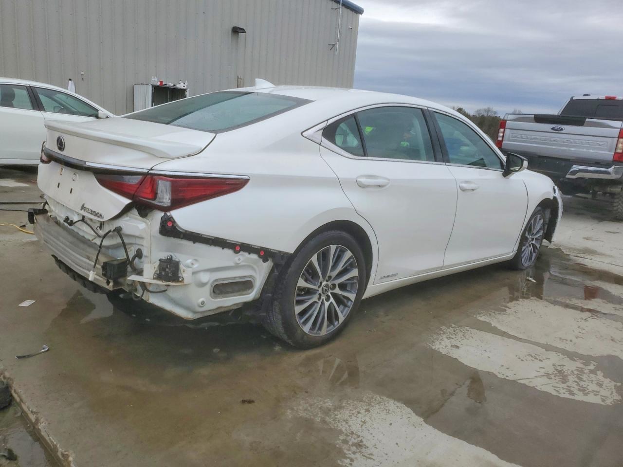 2021 LEXUS ES 300H photo 3