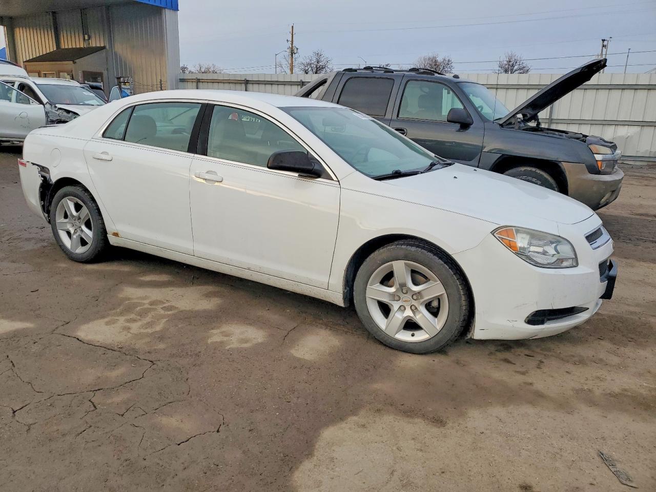 2011 CHEVROLET MALIBU LS photo 4