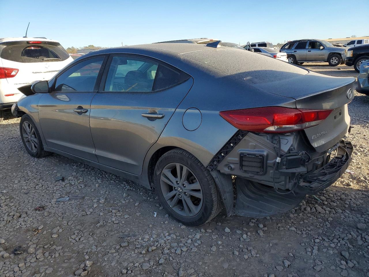 2018 HYUNDAI ELANTRA SEL photo 2