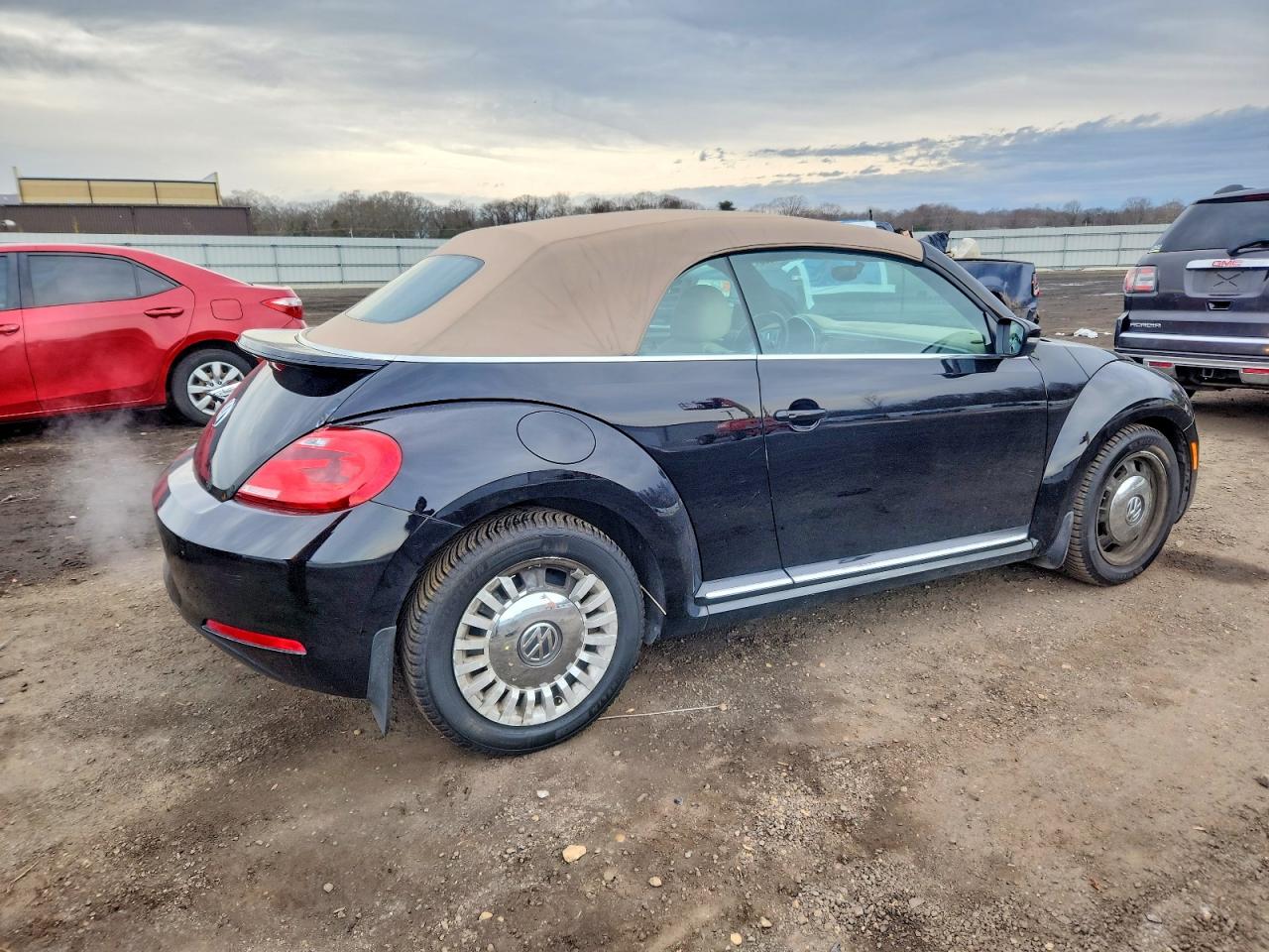 2013 VOLKSWAGEN BEETLE photo 3
