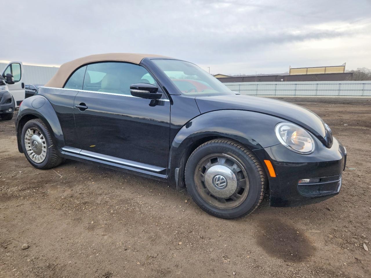 2013 VOLKSWAGEN BEETLE photo 4