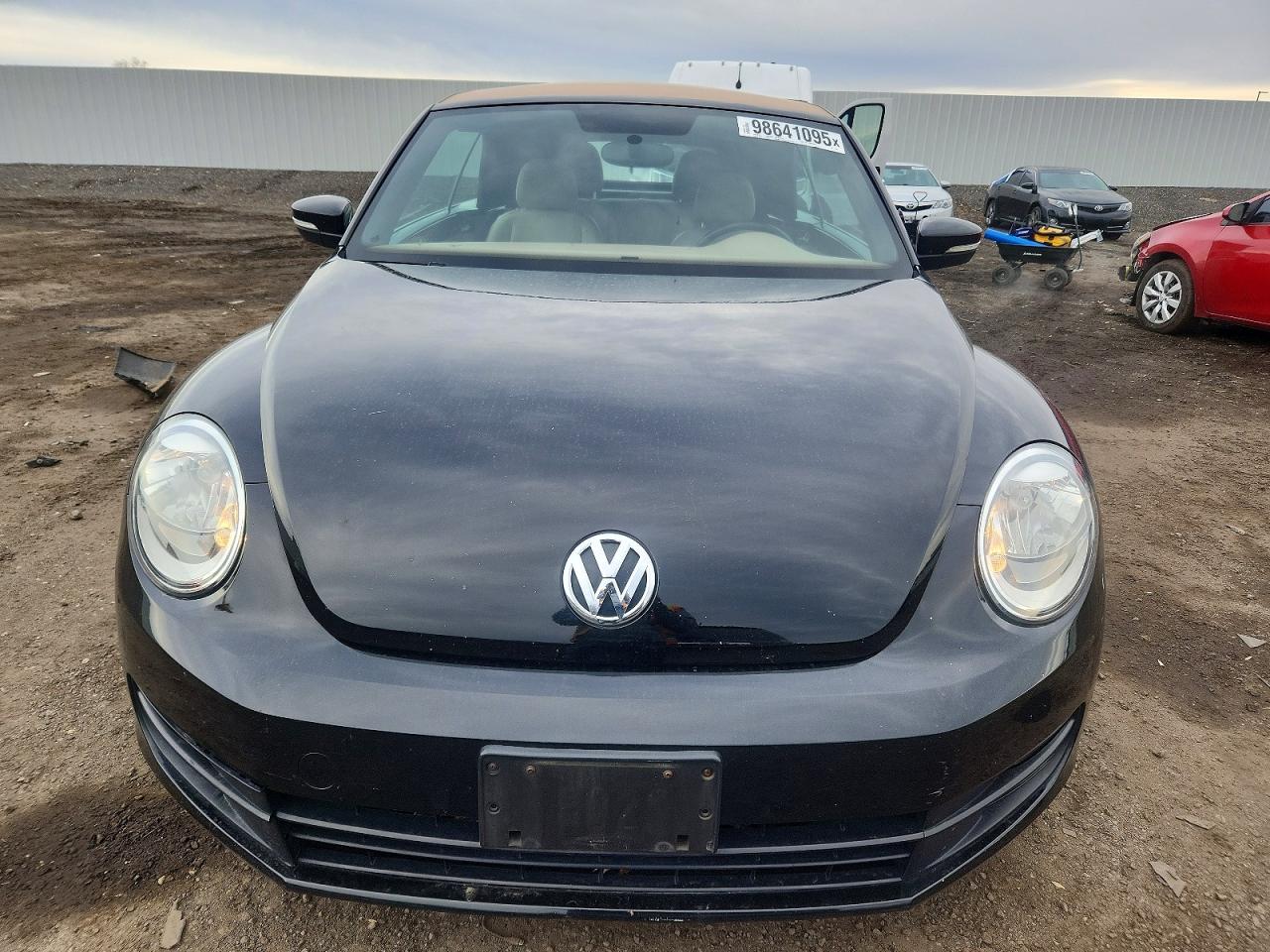 2013 VOLKSWAGEN BEETLE photo 5