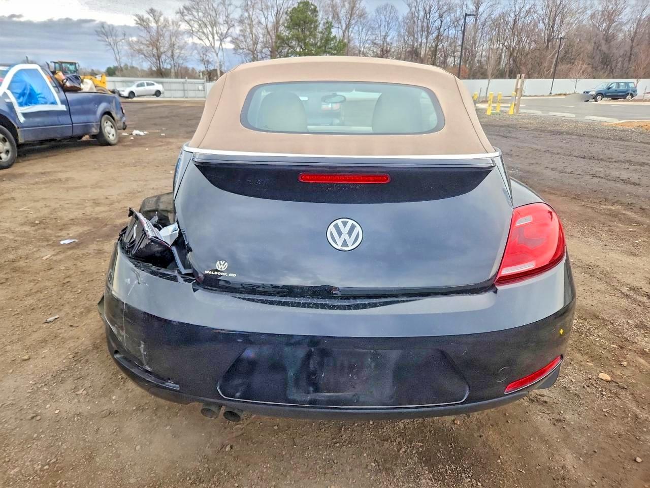 2013 VOLKSWAGEN BEETLE photo 6