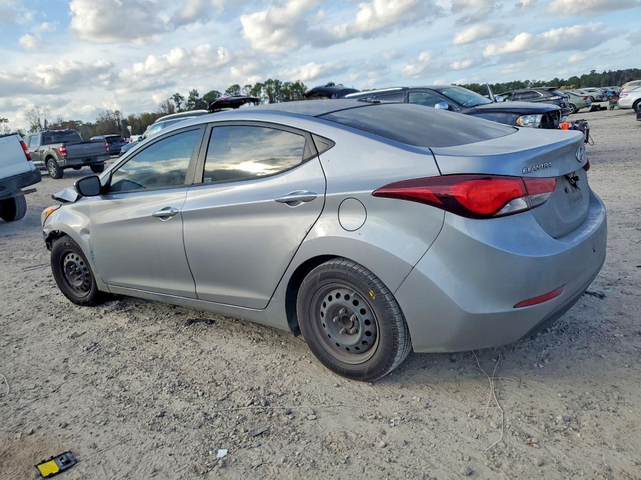 2016 HYUNDAI ELANTRA SE photo 2