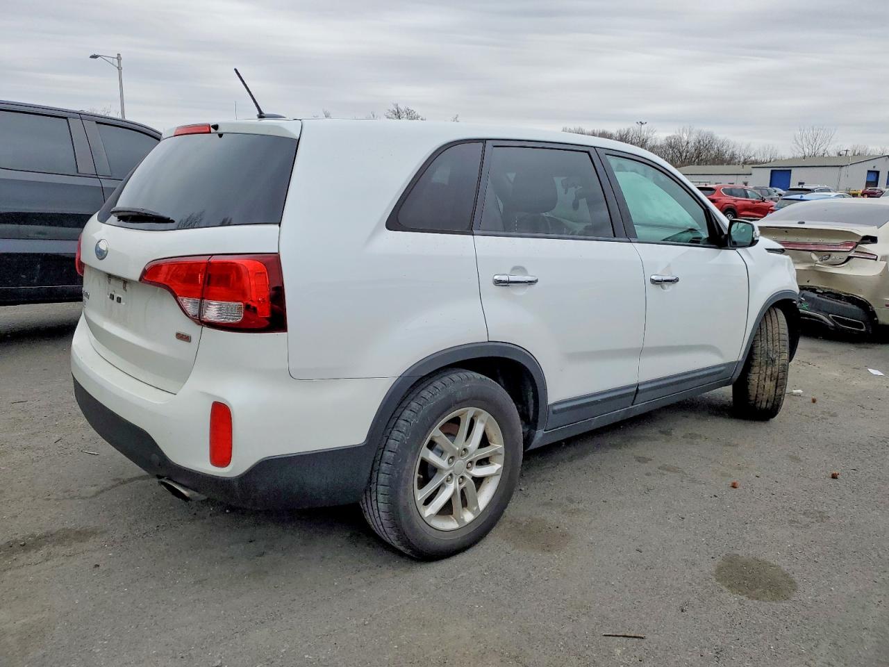 2015 KIA SORENTO LX photo 3