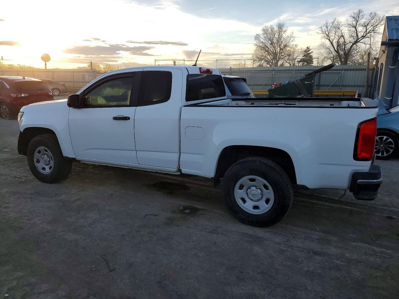 2020 CHEVROLET COLORADO photo 2