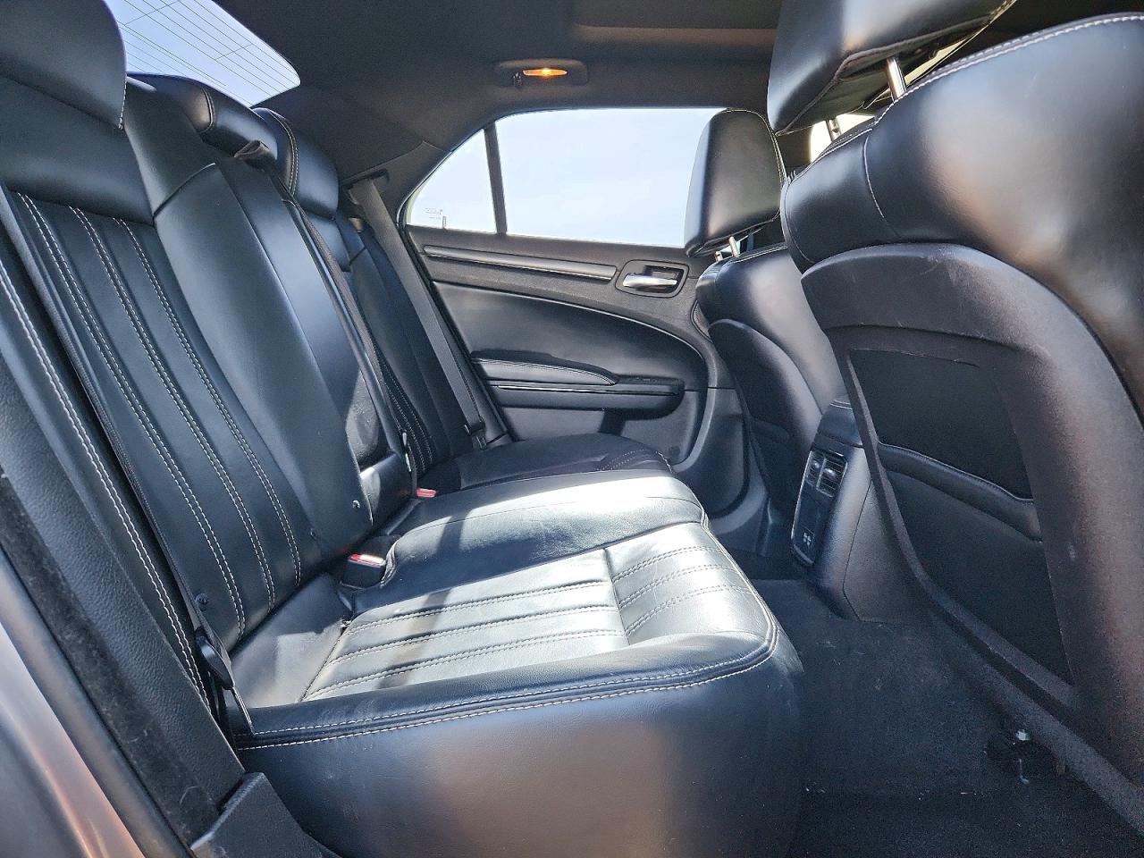 2015 CHRYSLER 300 S photo 10