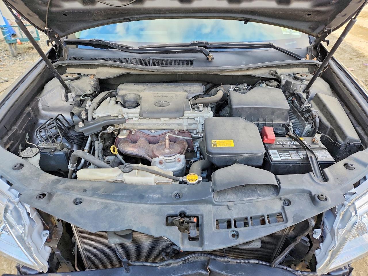 2012 TOYOTA CAMRY LE photo 11