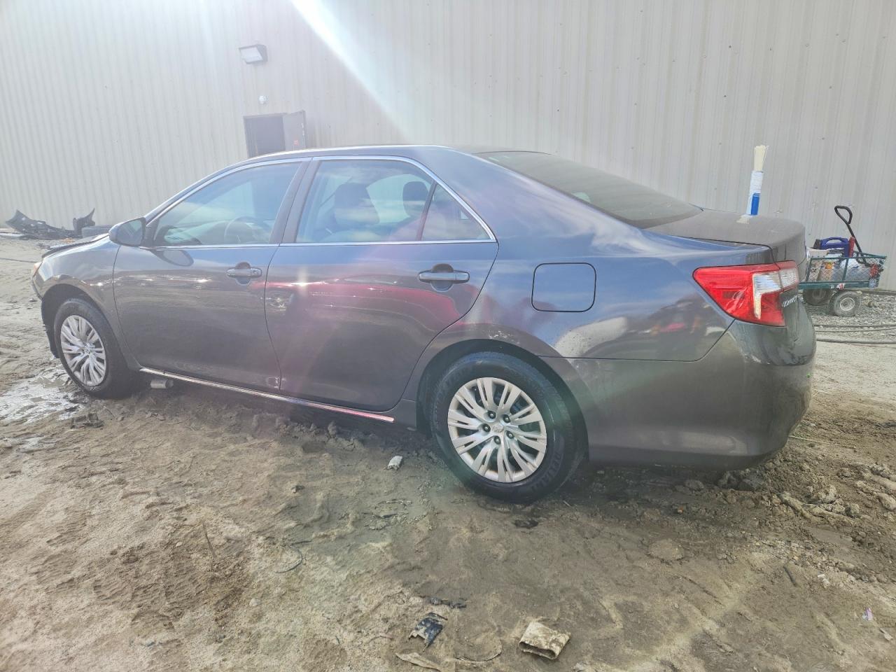 2012 TOYOTA CAMRY LE photo 2