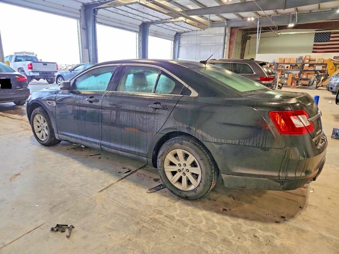 2011 FORD TAURUS SE photo 2