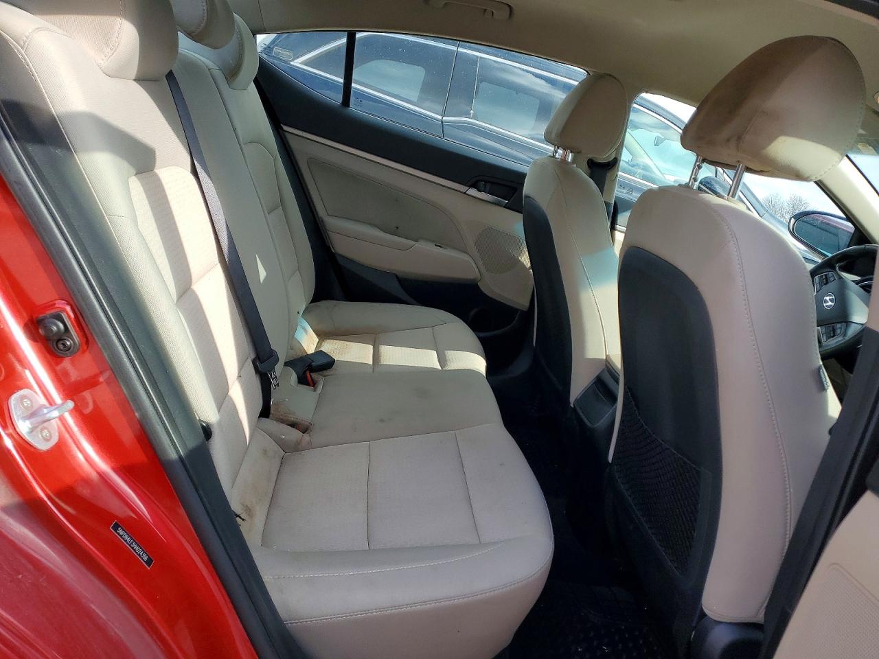 2017 HYUNDAI ELANTRA photo 19
