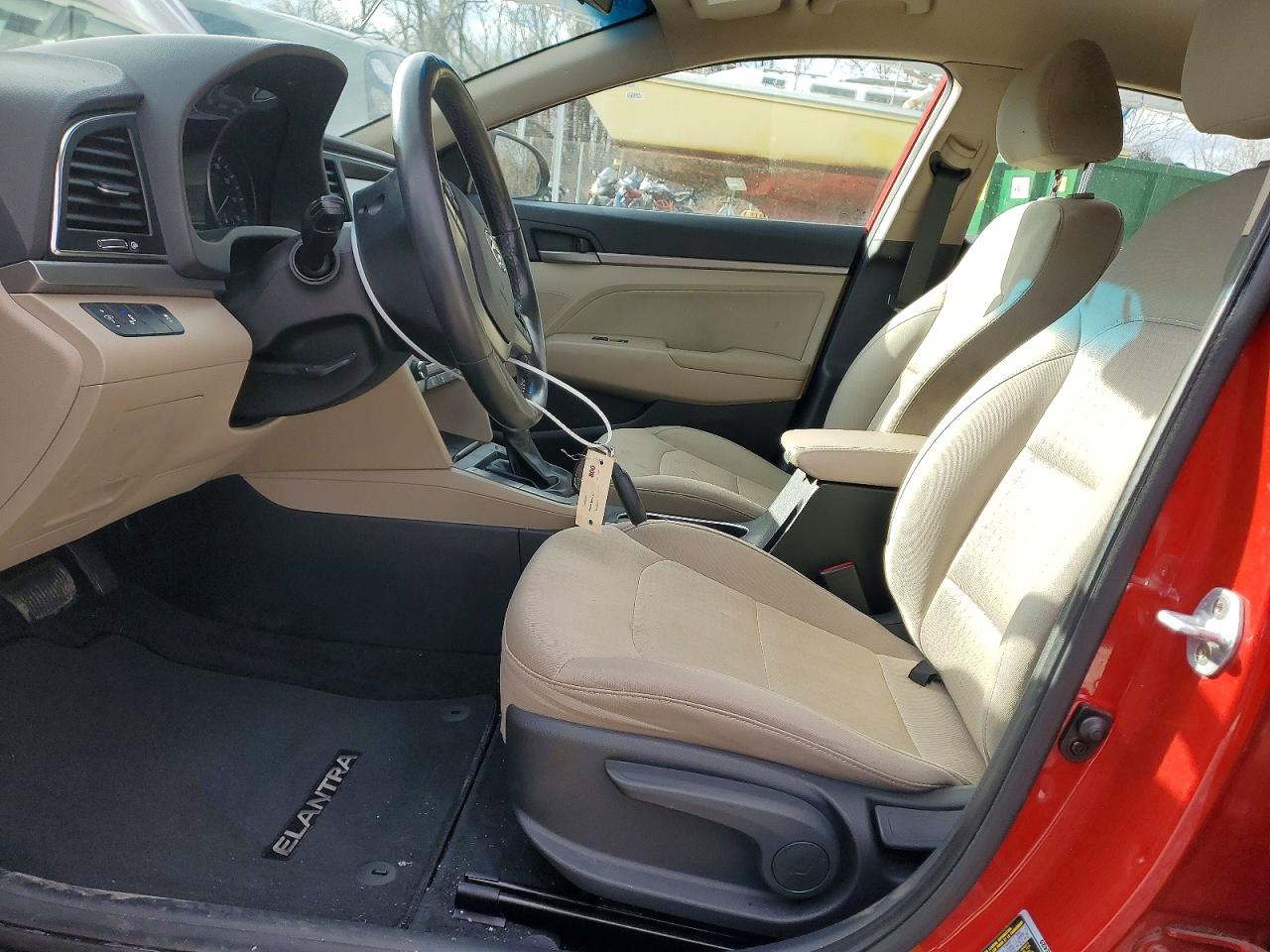 2017 HYUNDAI ELANTRA photo 13