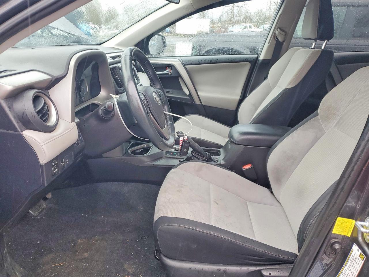 2017 TOYOTA RAV4 XLE photo 7