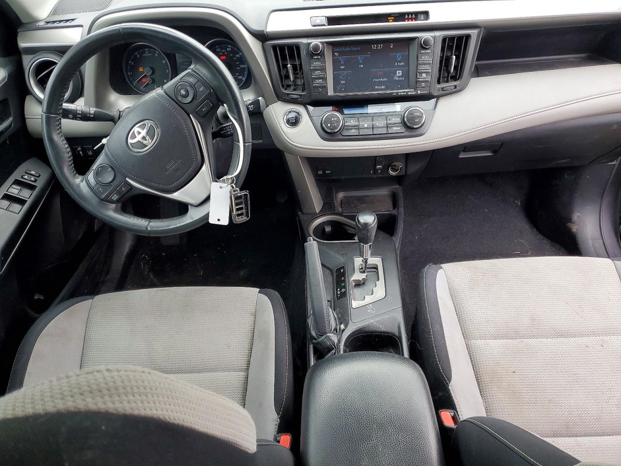 2017 TOYOTA RAV4 XLE photo 8