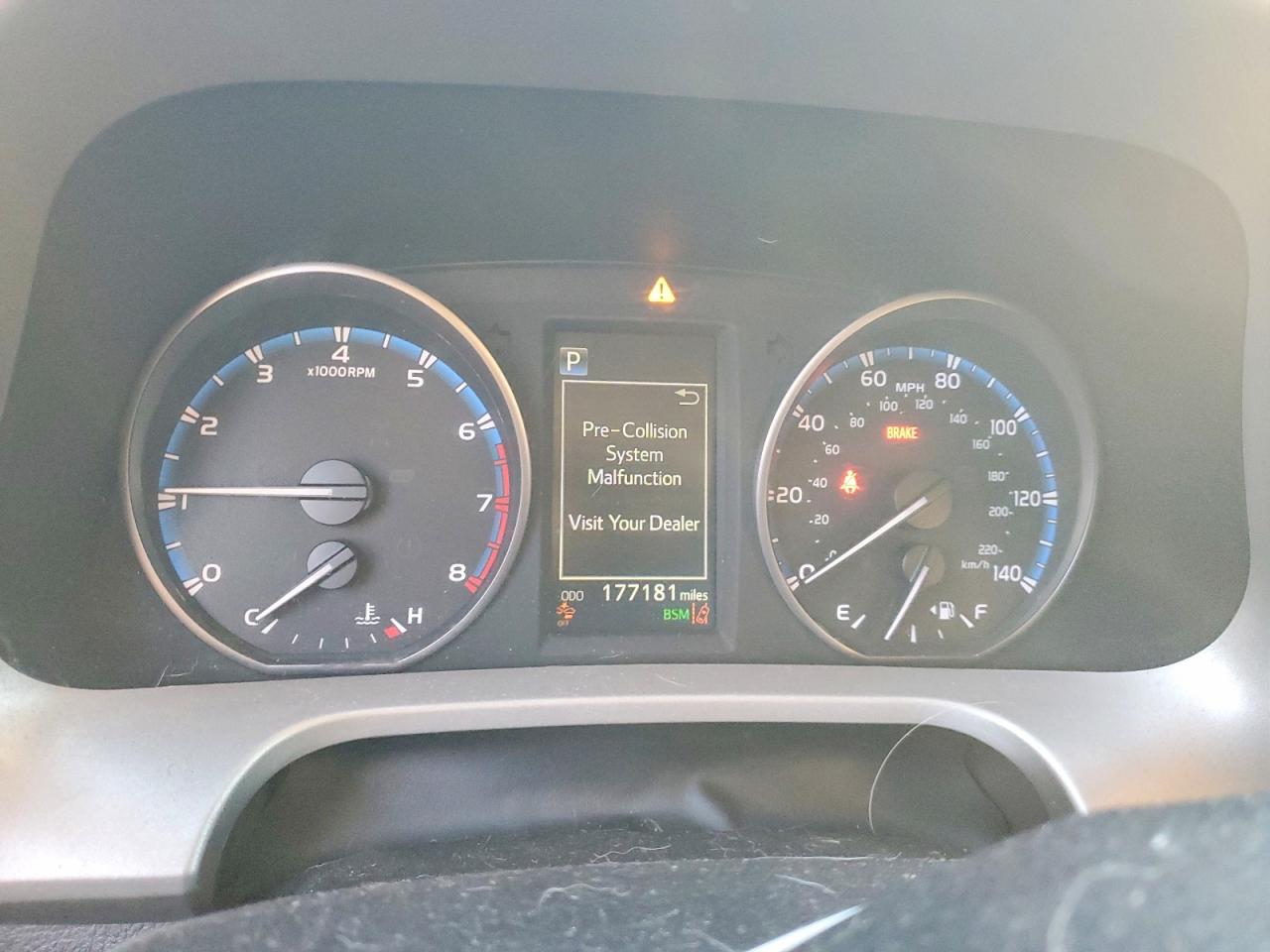 2017 TOYOTA RAV4 XLE photo 9