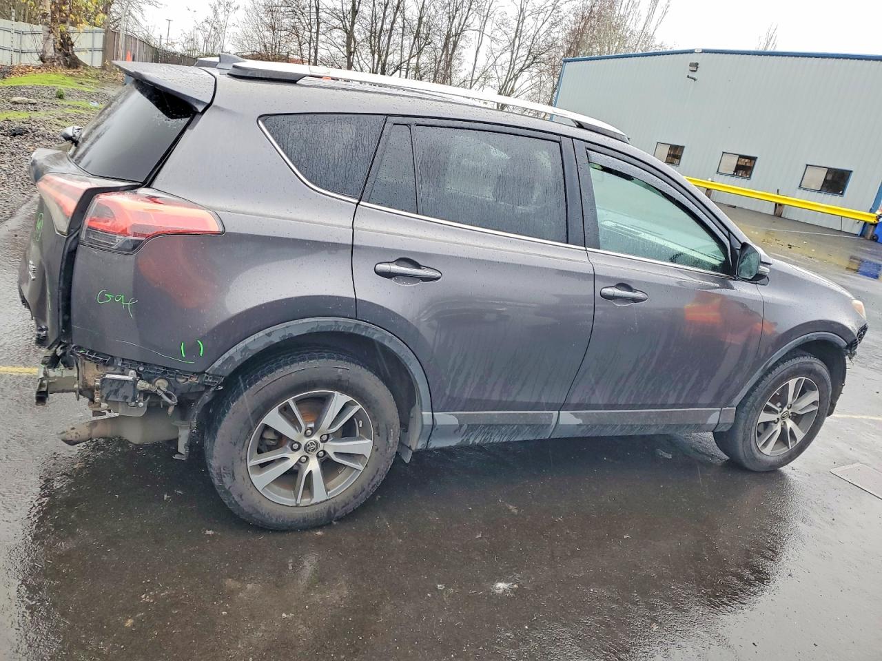 2017 TOYOTA RAV4 XLE photo 3