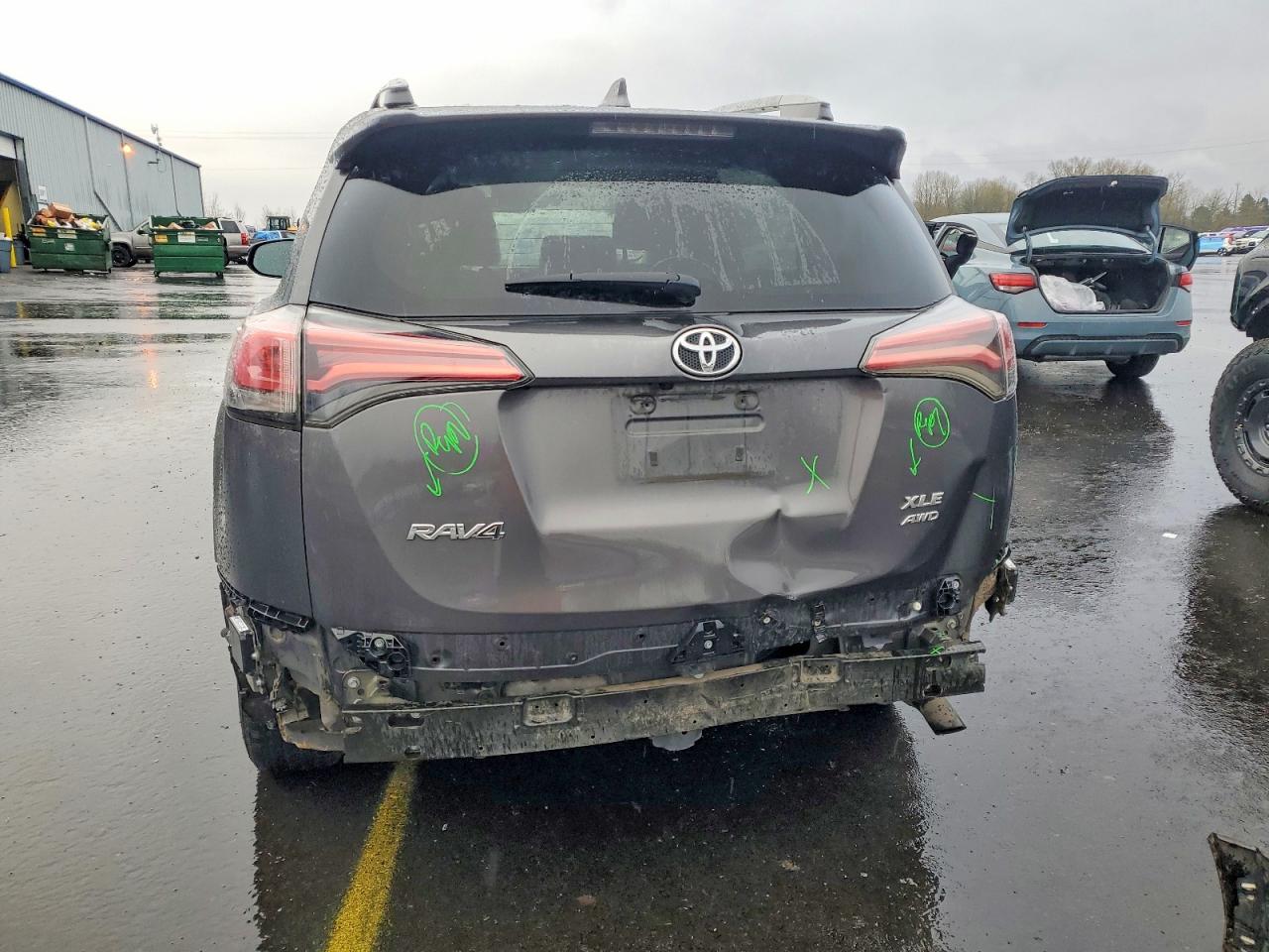 2017 TOYOTA RAV4 XLE photo 6