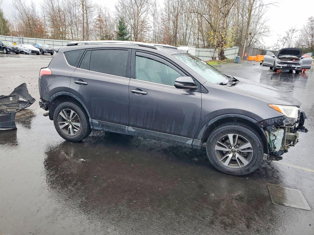 2017 TOYOTA RAV4 XLE photo 4