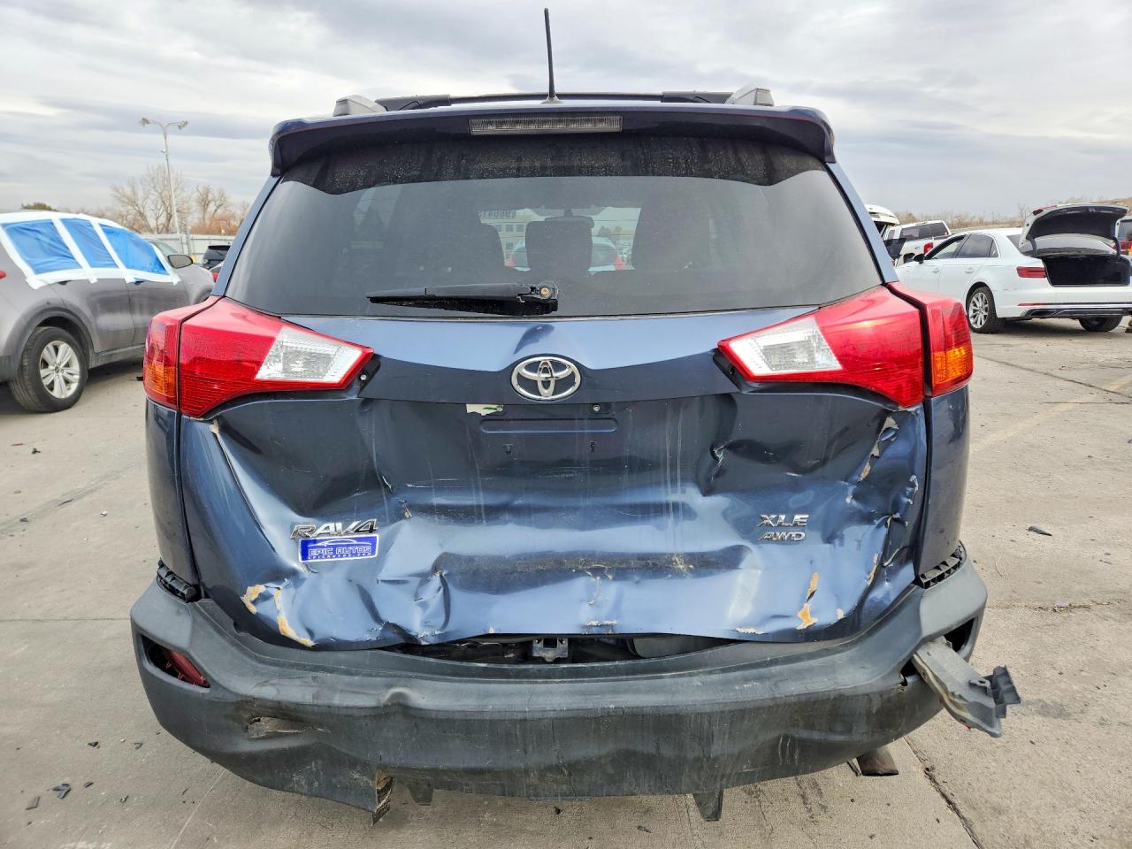 2014 TOYOTA RAV4 XLE photo 6