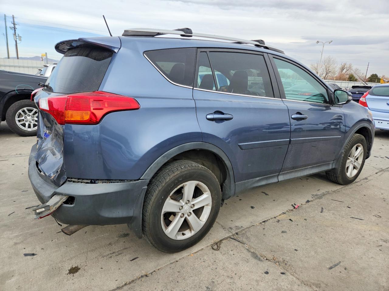 2014 TOYOTA RAV4 XLE photo 3