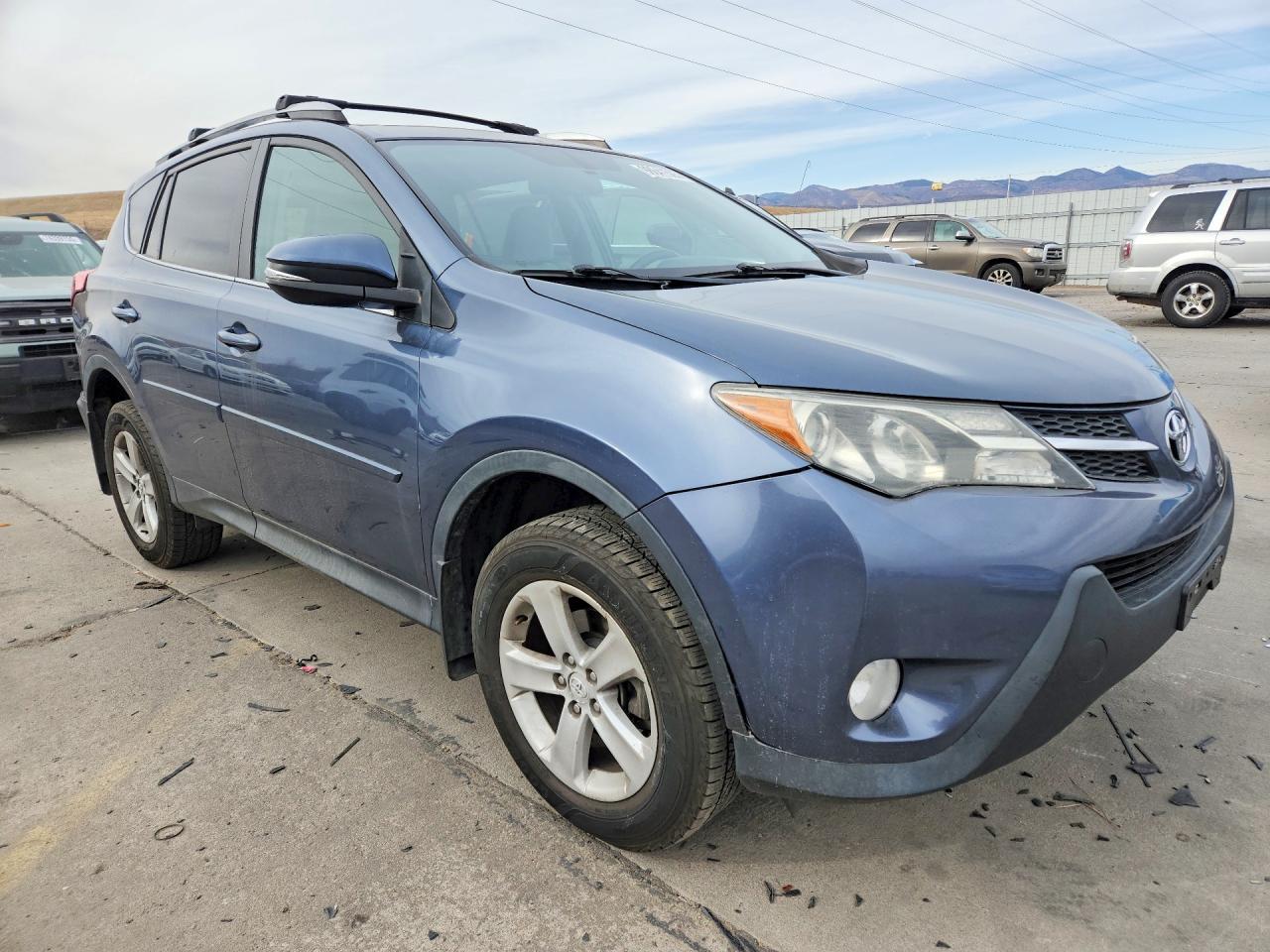 2014 TOYOTA RAV4 XLE photo 4